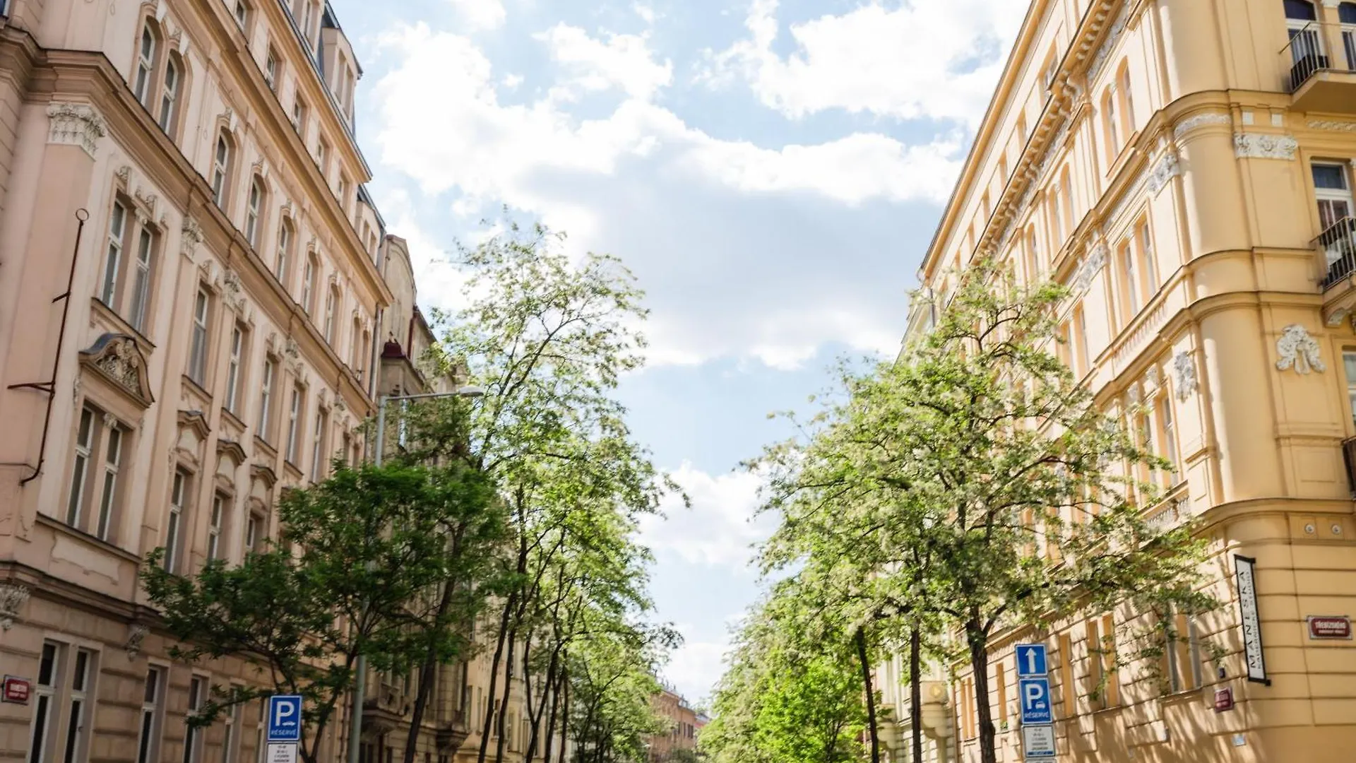 Royal Heritage Apartments - City Centre Praga